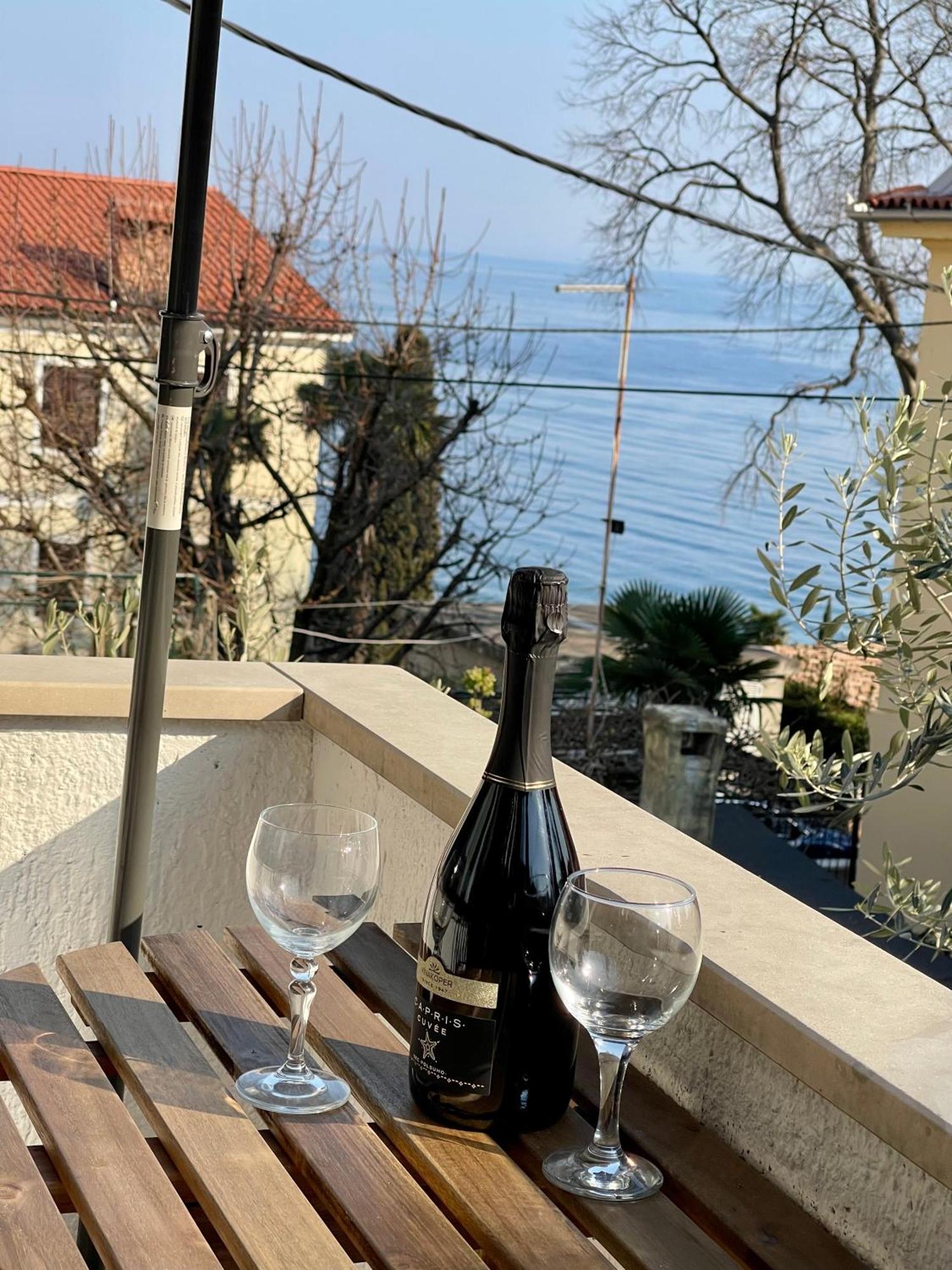 Apartments Matacin With Sea View Opatija Rum bild
